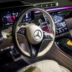 zbliżenie na kierownicę mercedes klasa s500