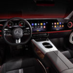 Wnętrze nowego elektrycznego Mercedes-Benz CLA, widok ze strony kierowcy.