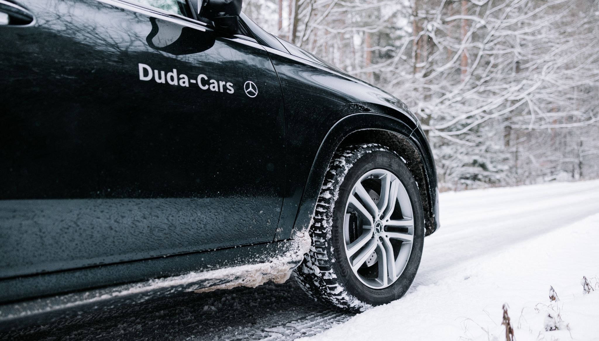 Mercedes na zimowych oponach